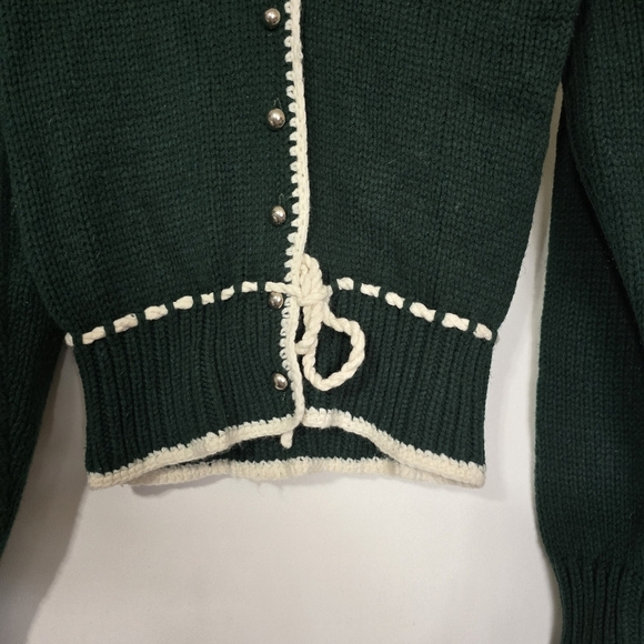 Vintage Women's Buttondown Green Sweater with Embroidered Floral Collar - Picture 6 of 8